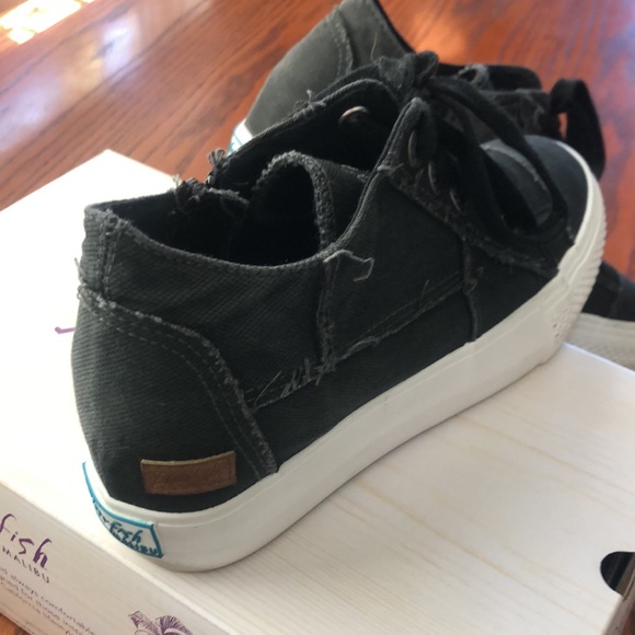 Shoes - Picture 2 of 6